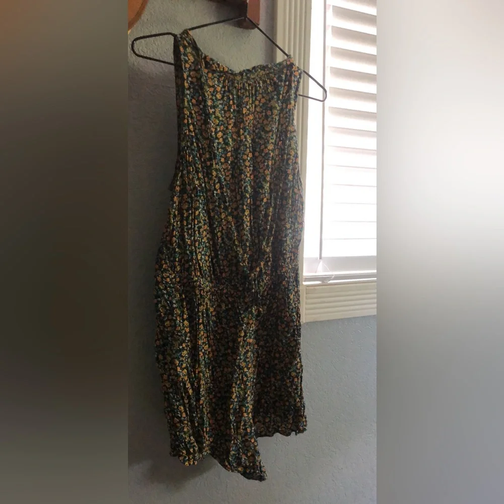 All $3 piece clothing. - Picture 5 of 13